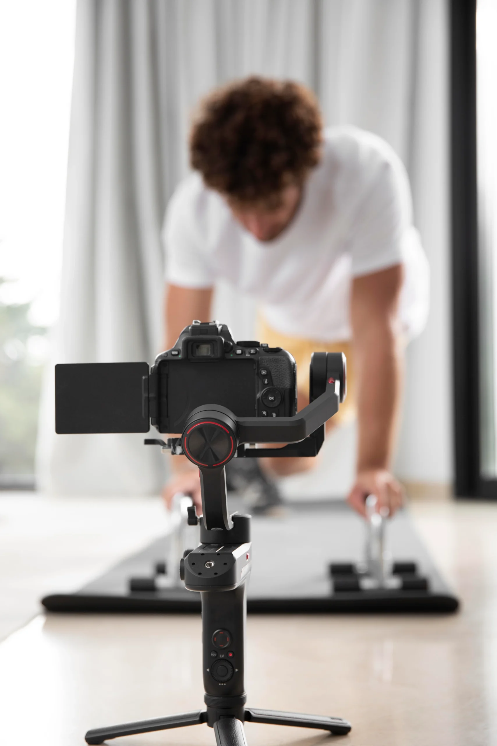 vlogger making sport tutorials scaled